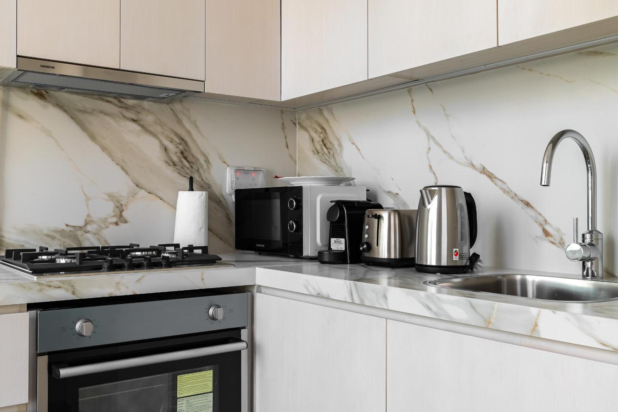 Condor Marina Star, Marina By Simply Comfort Appartement Dubaï