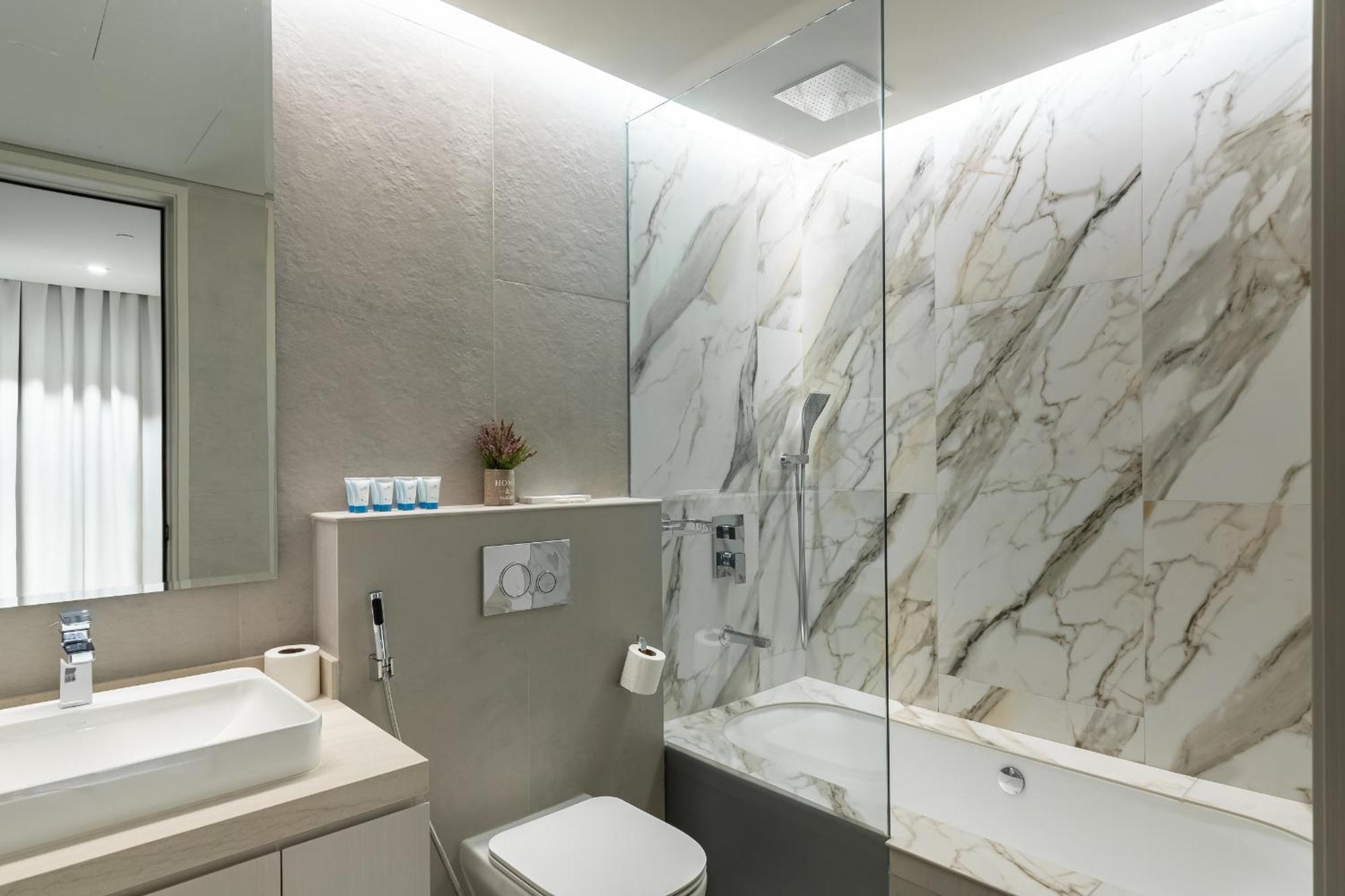 Condor Marina Star, Marina By Simply Comfort Appartement Dubaï